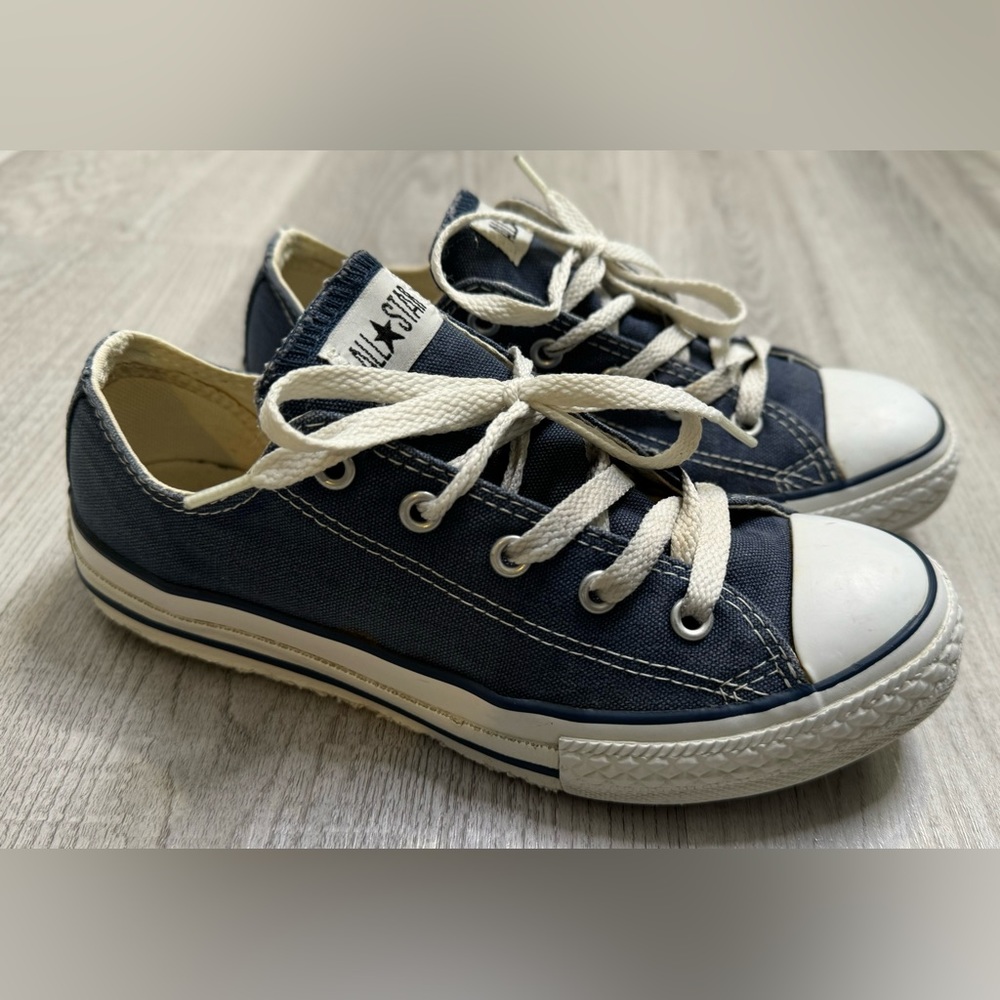 Converse Classic Chuck Taylor All Star Low Top Sneakers. Size 3. Color Blue.